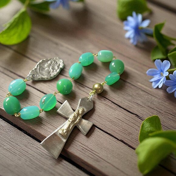 Madonna and Child Pocket Rosary, Chrysoprase and Bronze - Picture 1 of 6